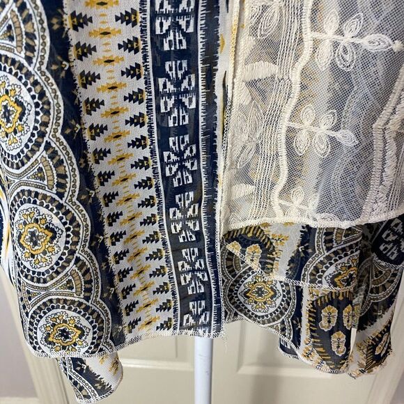 ONE WORLD Layered Top Medium - Picture 4 of 7